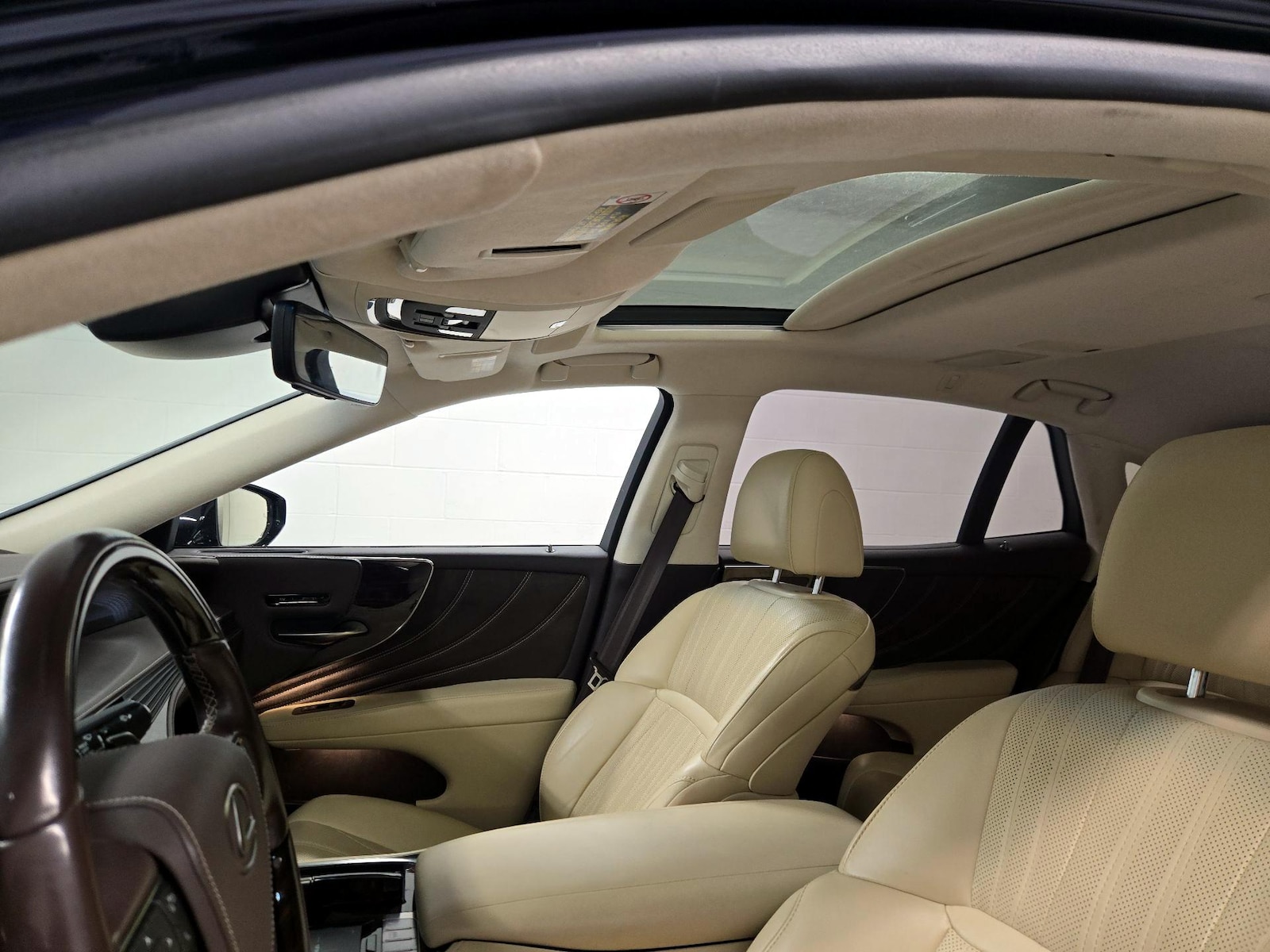 Sunroof(s) & Overhead Airbags