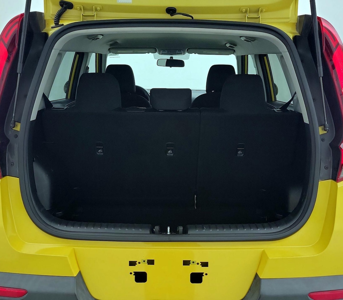 Trunk/Cargo (Seats Up)