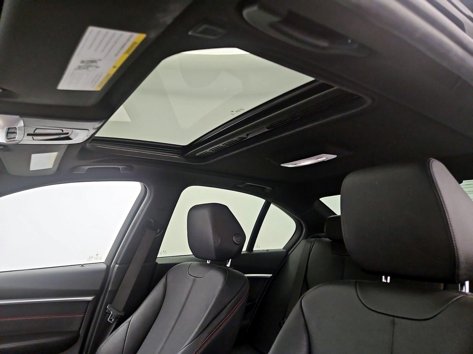 Sunroof(s) & Overhead Airbags