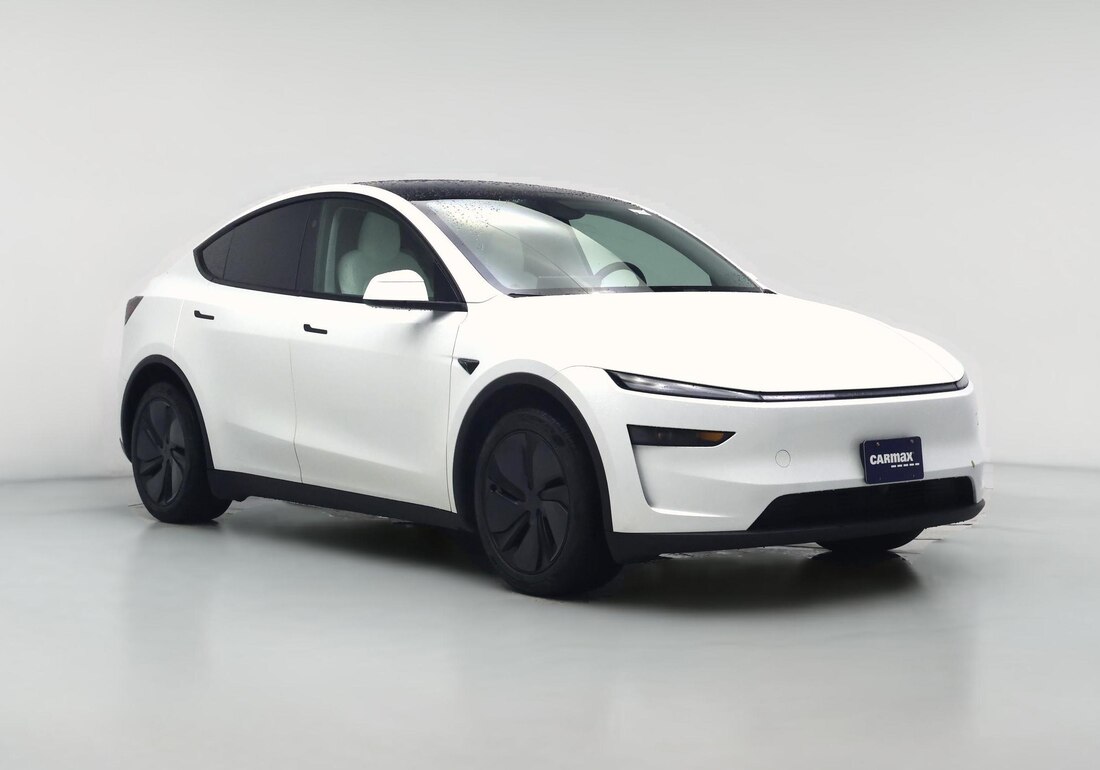2026 Tesla Model Y Premium Rear-Wheel Drive in White — CarMax photo