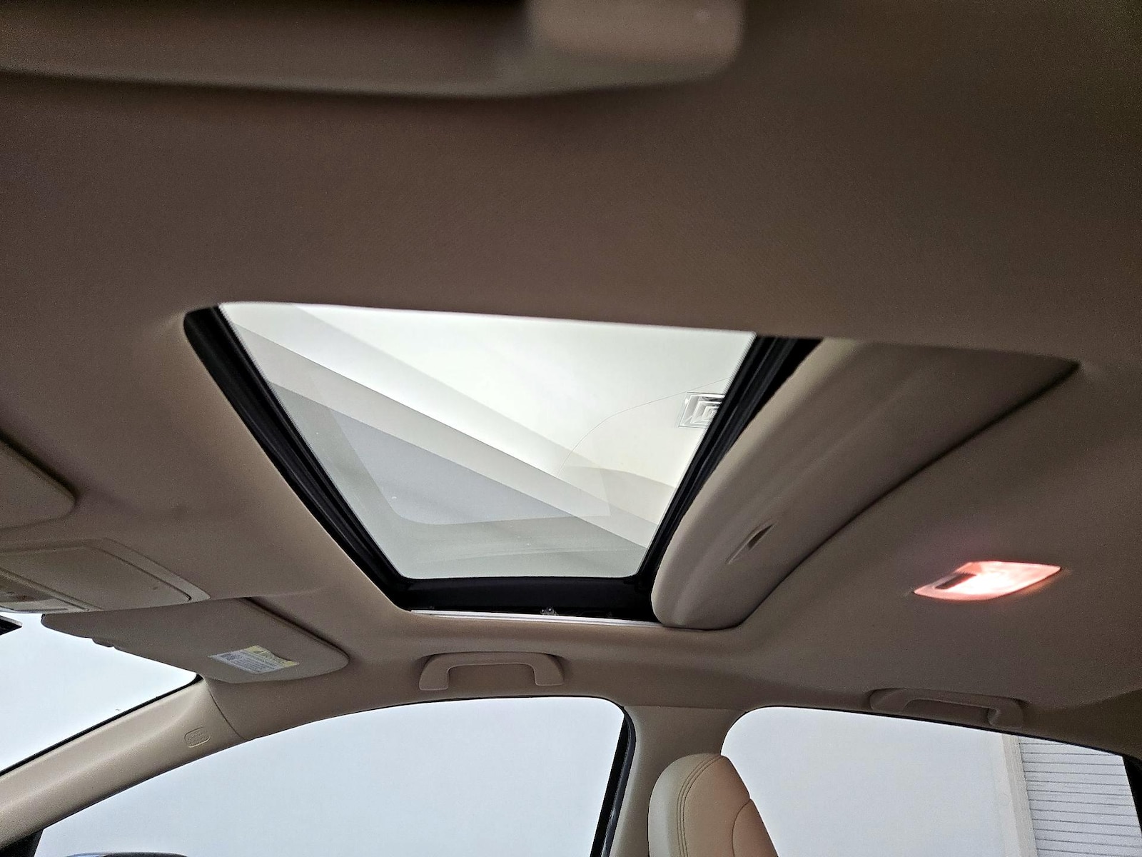 Sunroof(s) & Overhead Airbags
