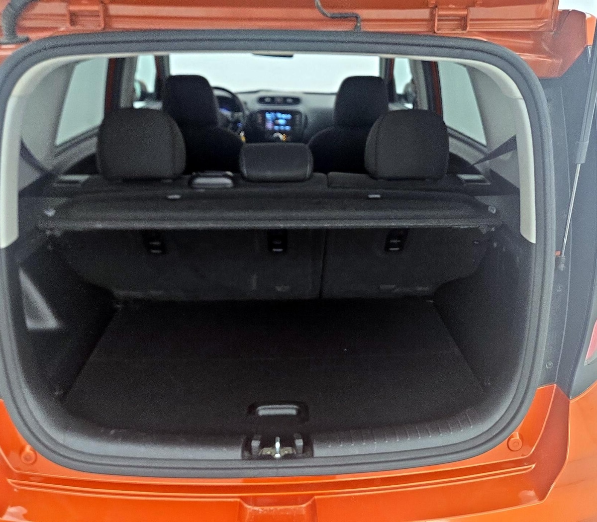 Trunk/Cargo (Seats Up)