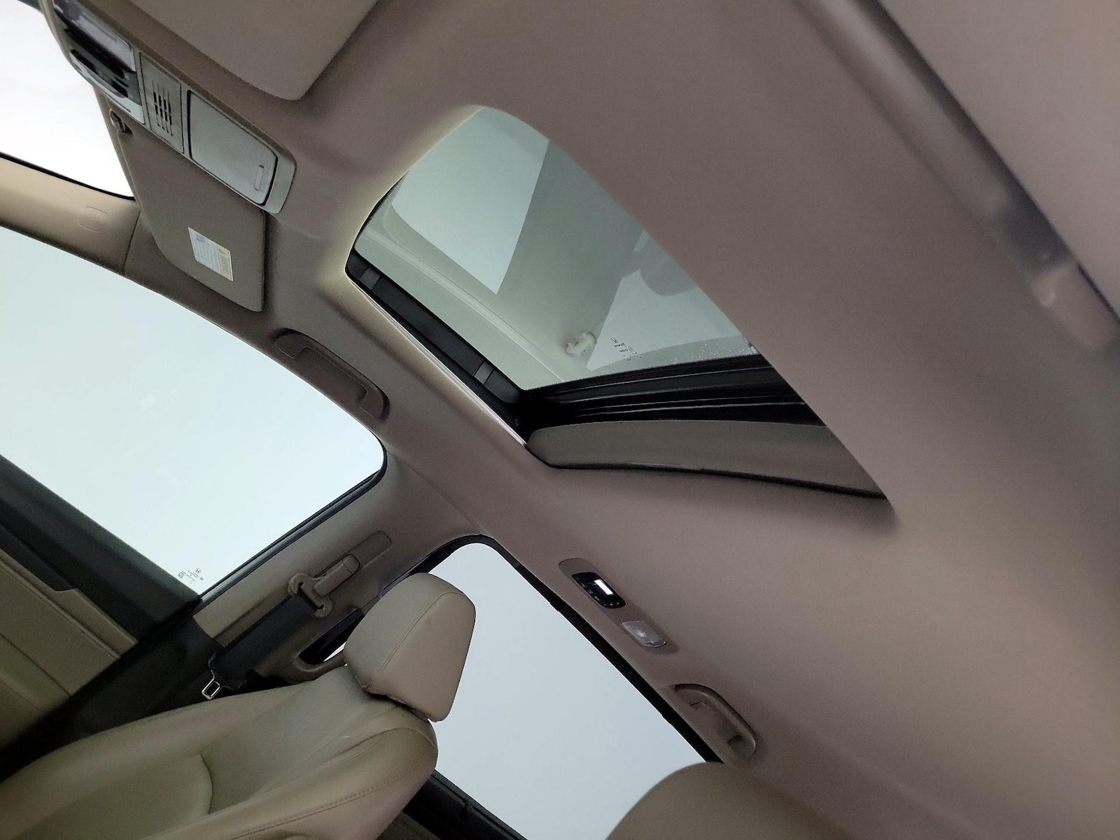 Sunroof(s) & Overhead Airbags