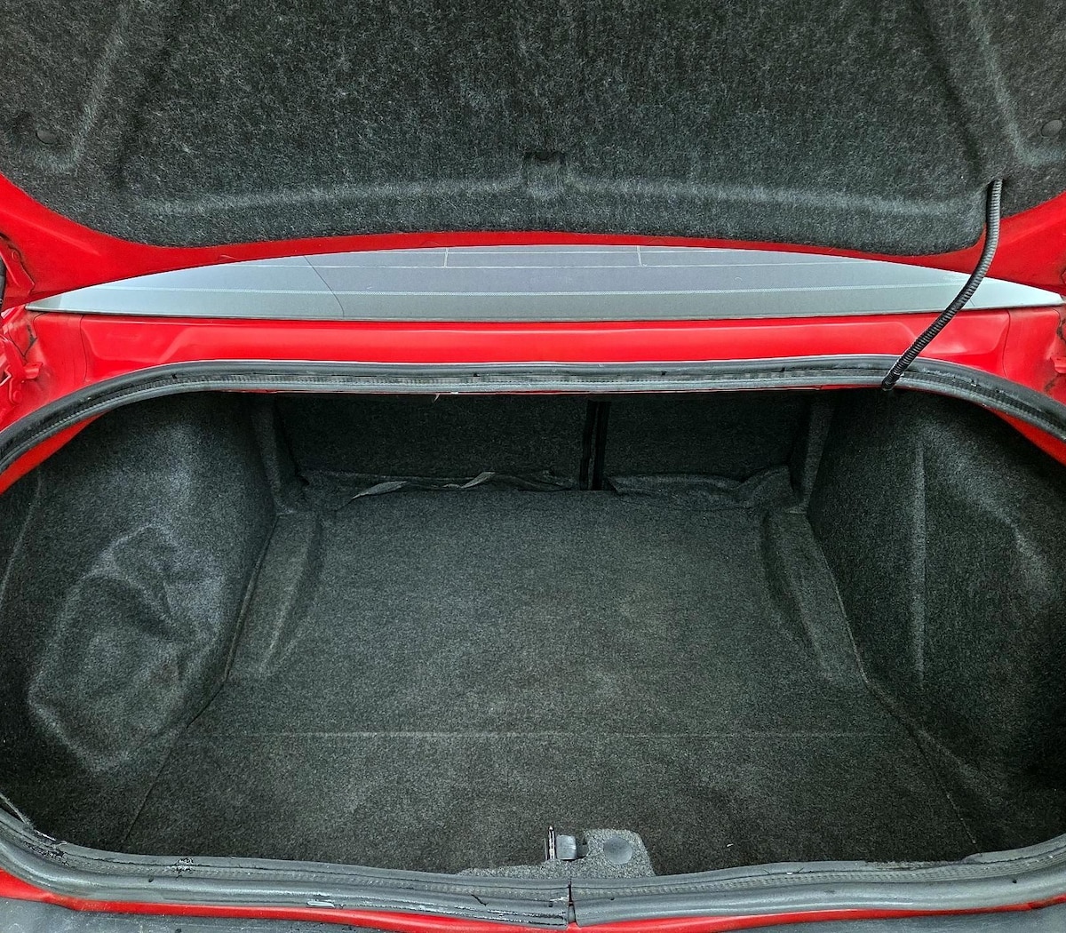 Trunk/Cargo (Seats Up)