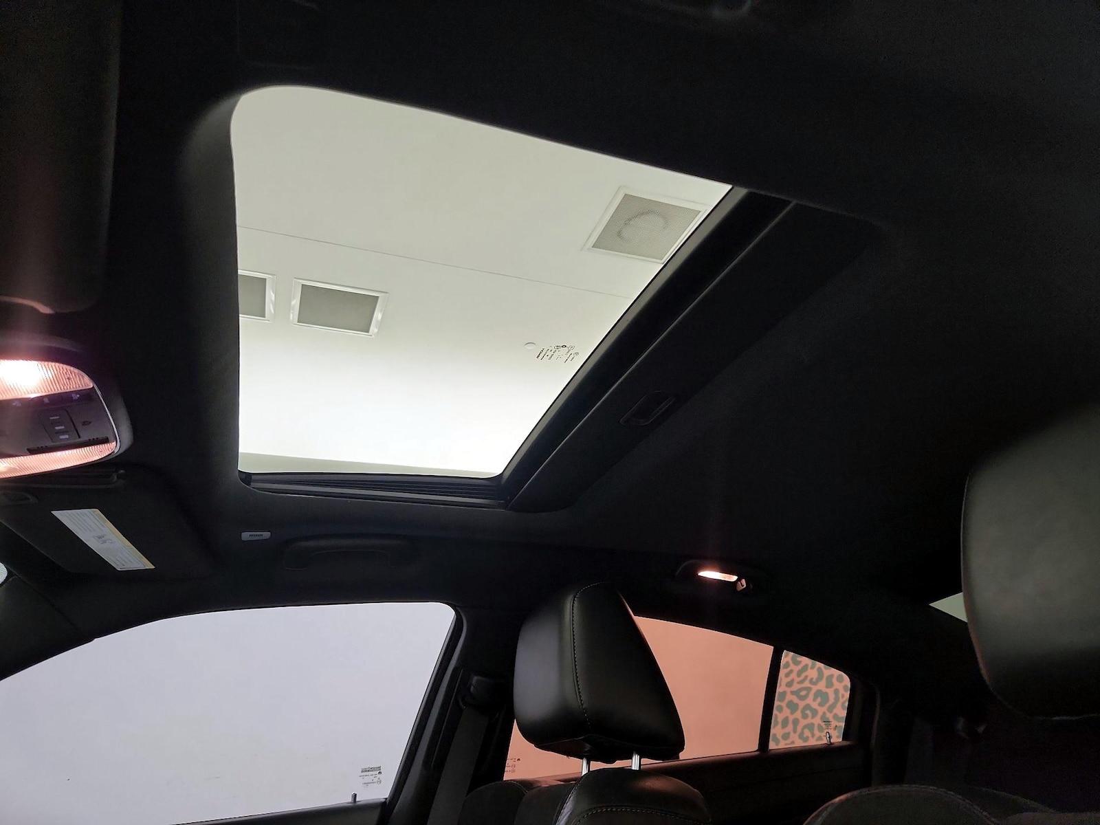 Sunroof(s) & Overhead Airbags