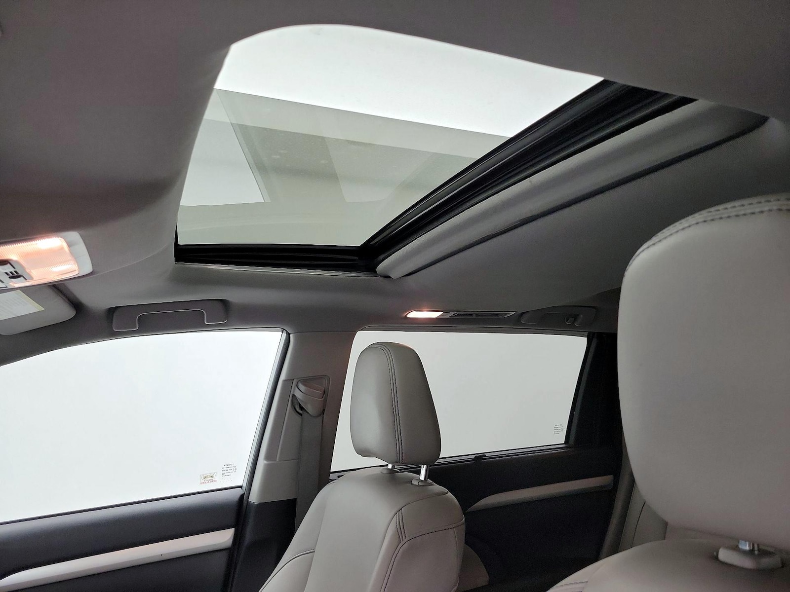 Sunroof(s) & Overhead Airbags
