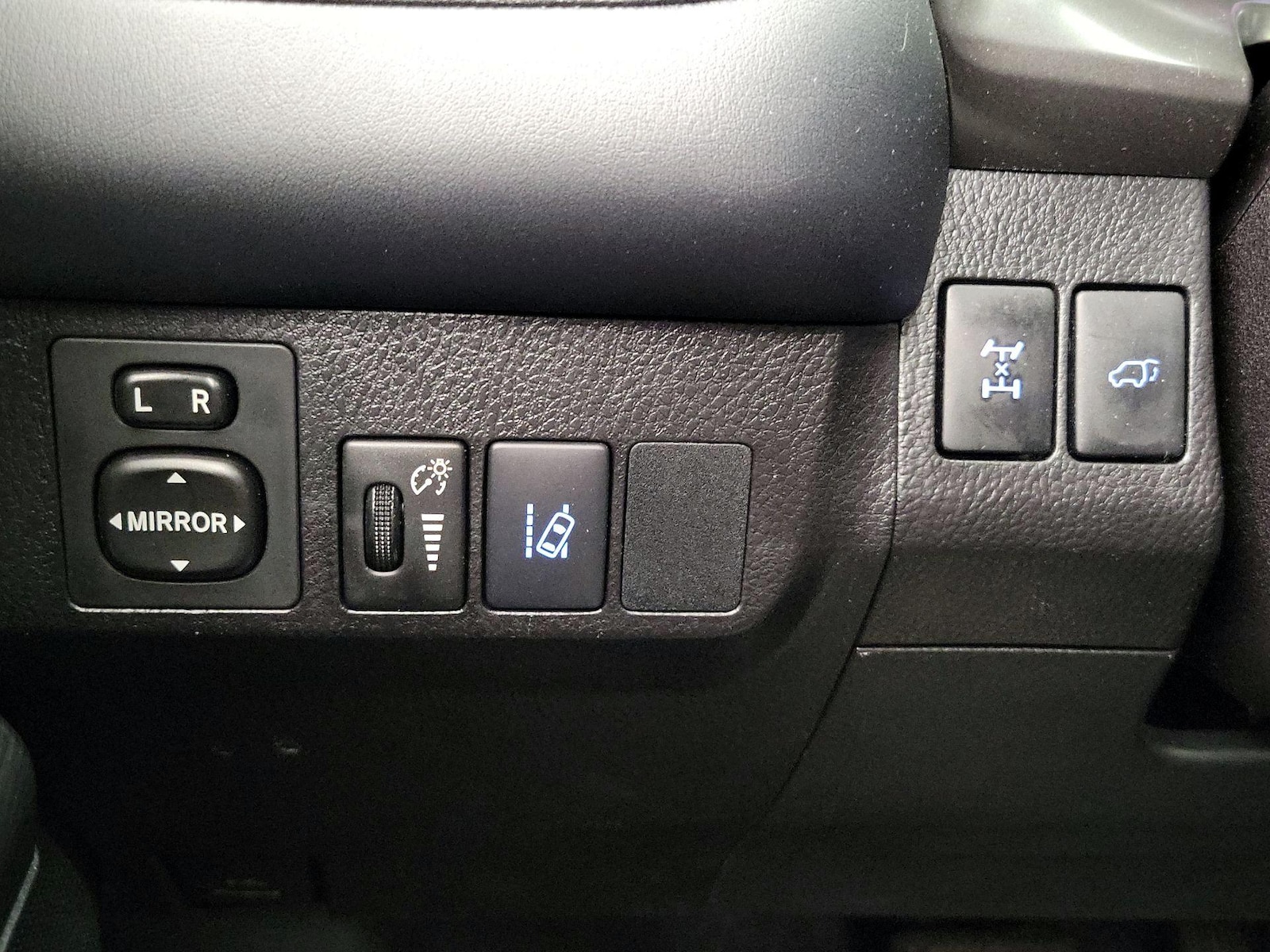2017 Toyota RAV4 SE - Photo 14