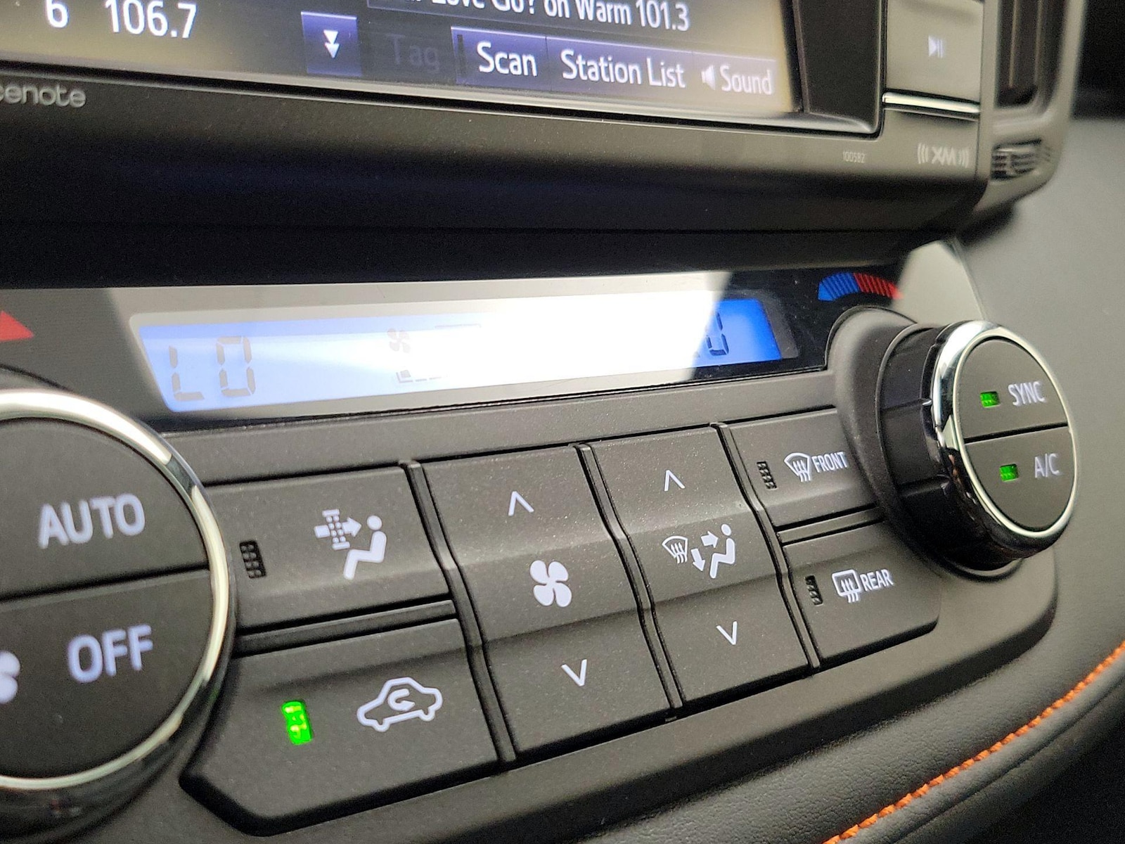 2017 Toyota RAV4 SE - Photo 17