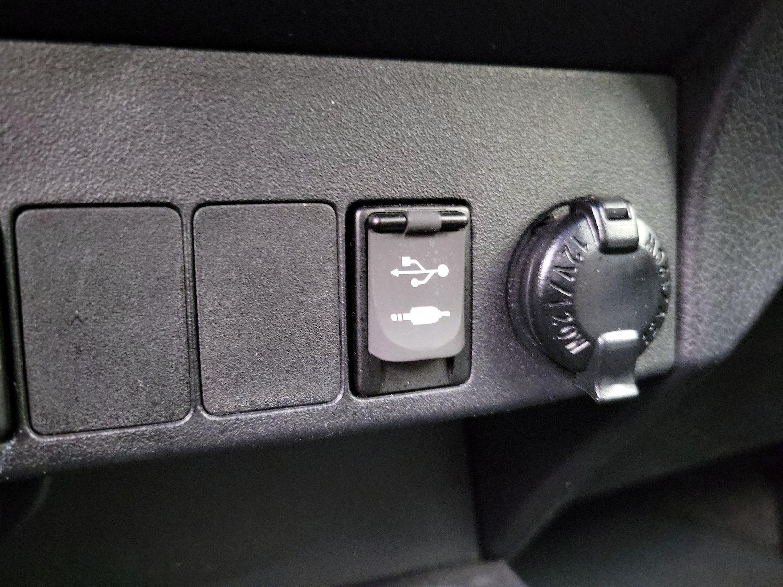 2017 Toyota RAV4 SE - Photo 19