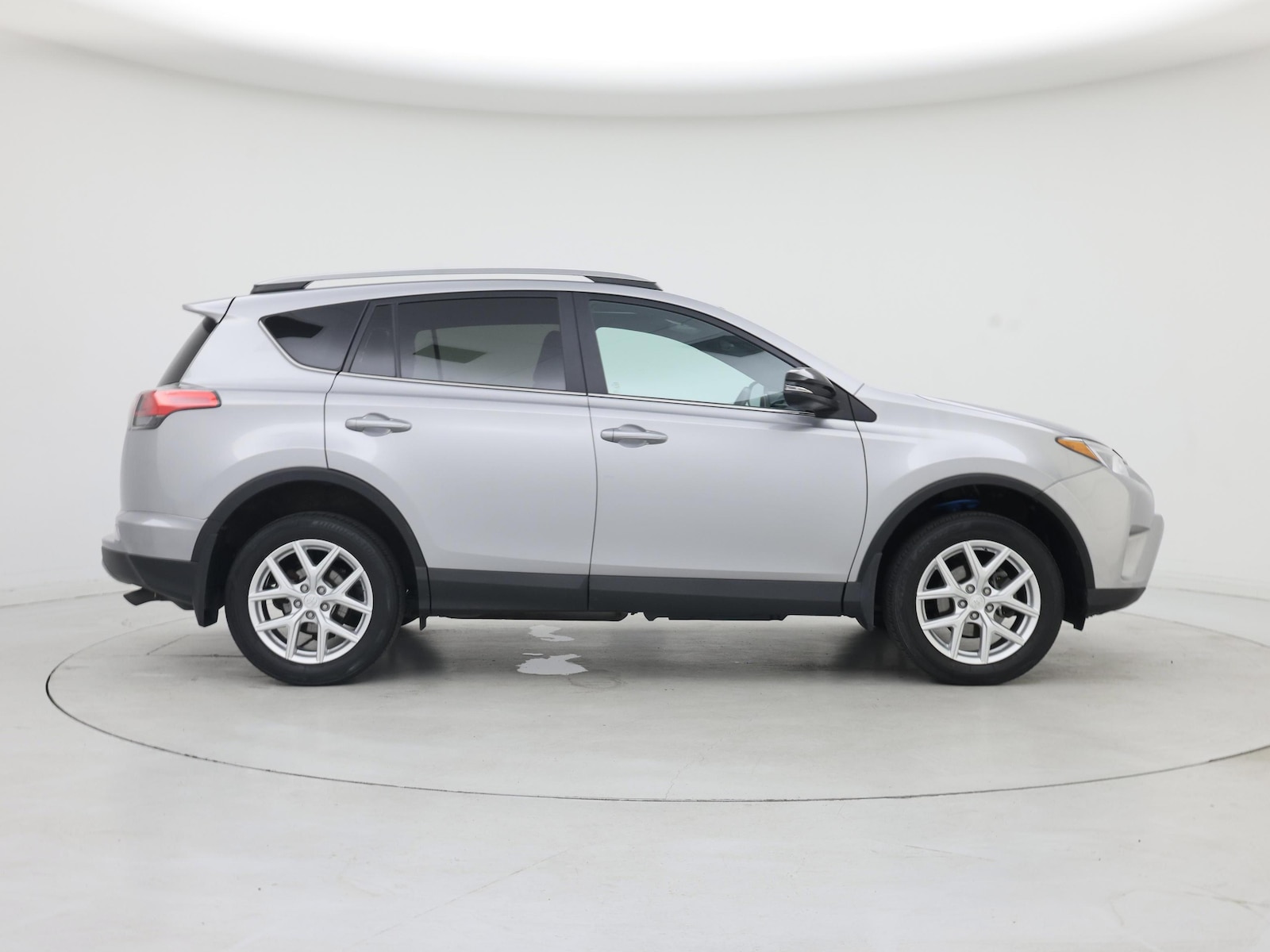 2017 Toyota RAV4 SE - Photo 8