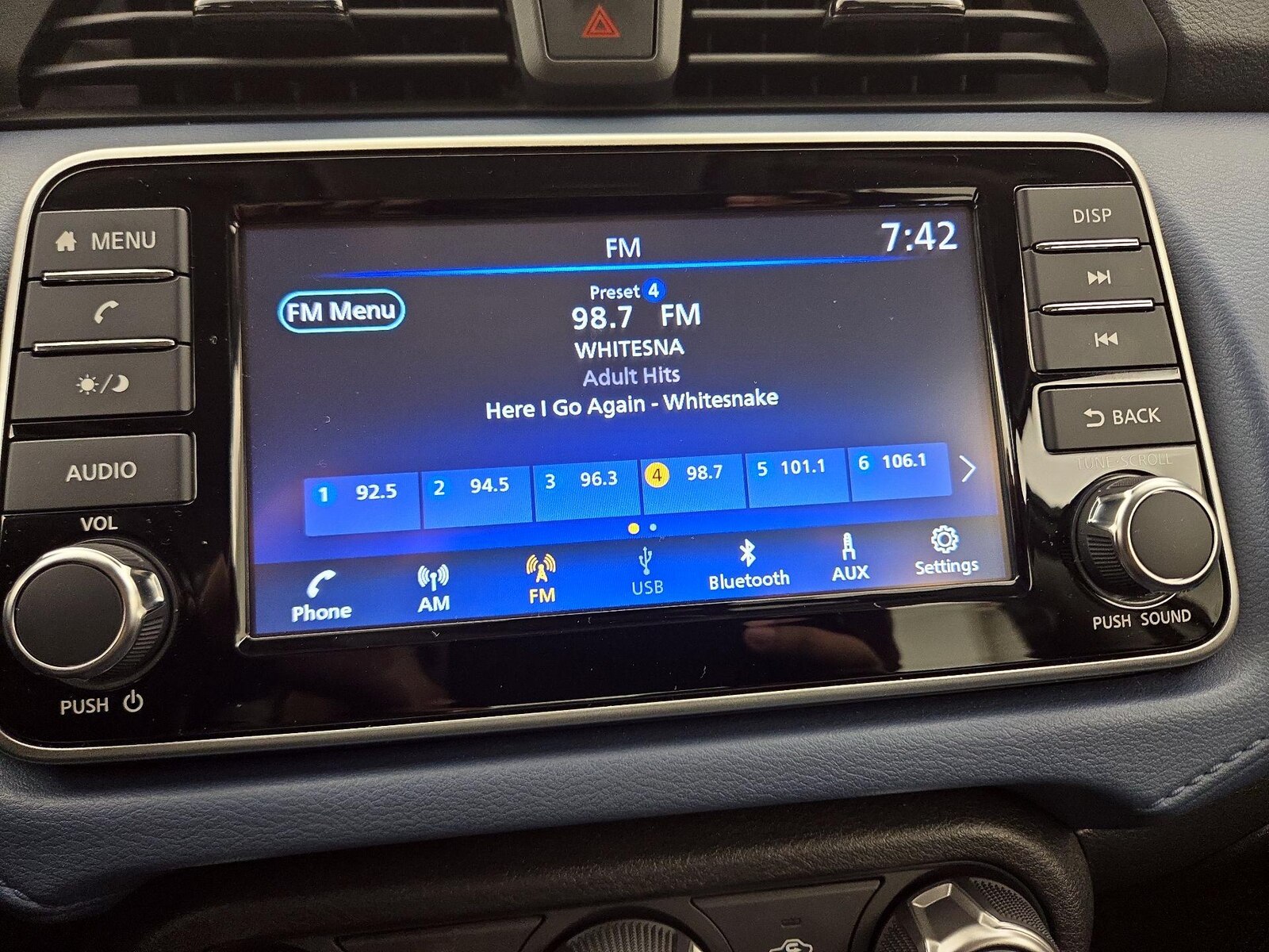 2025 Nissan Versa Sedan SV - Photo 15