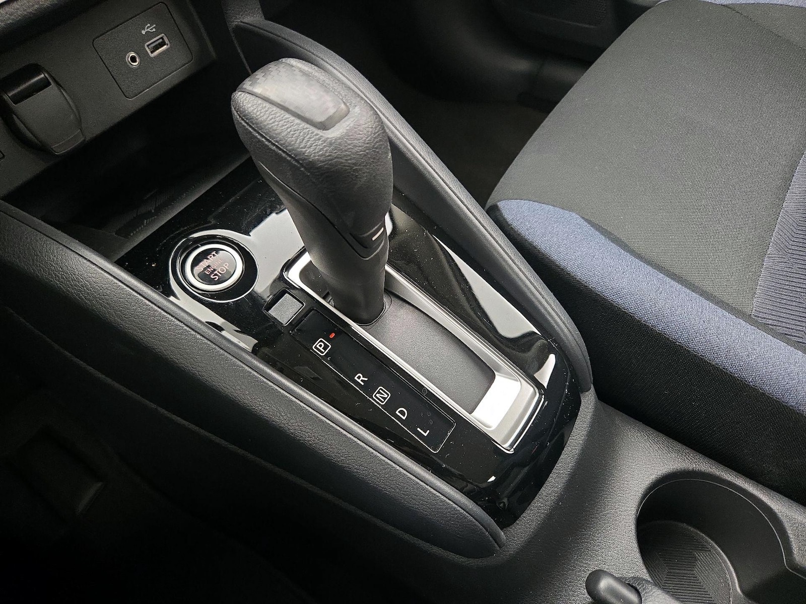 2025 Nissan Versa Sedan SV - Photo 17