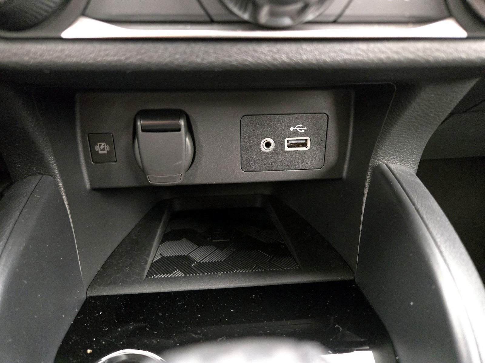 2025 Nissan Versa Sedan SV - Photo 18