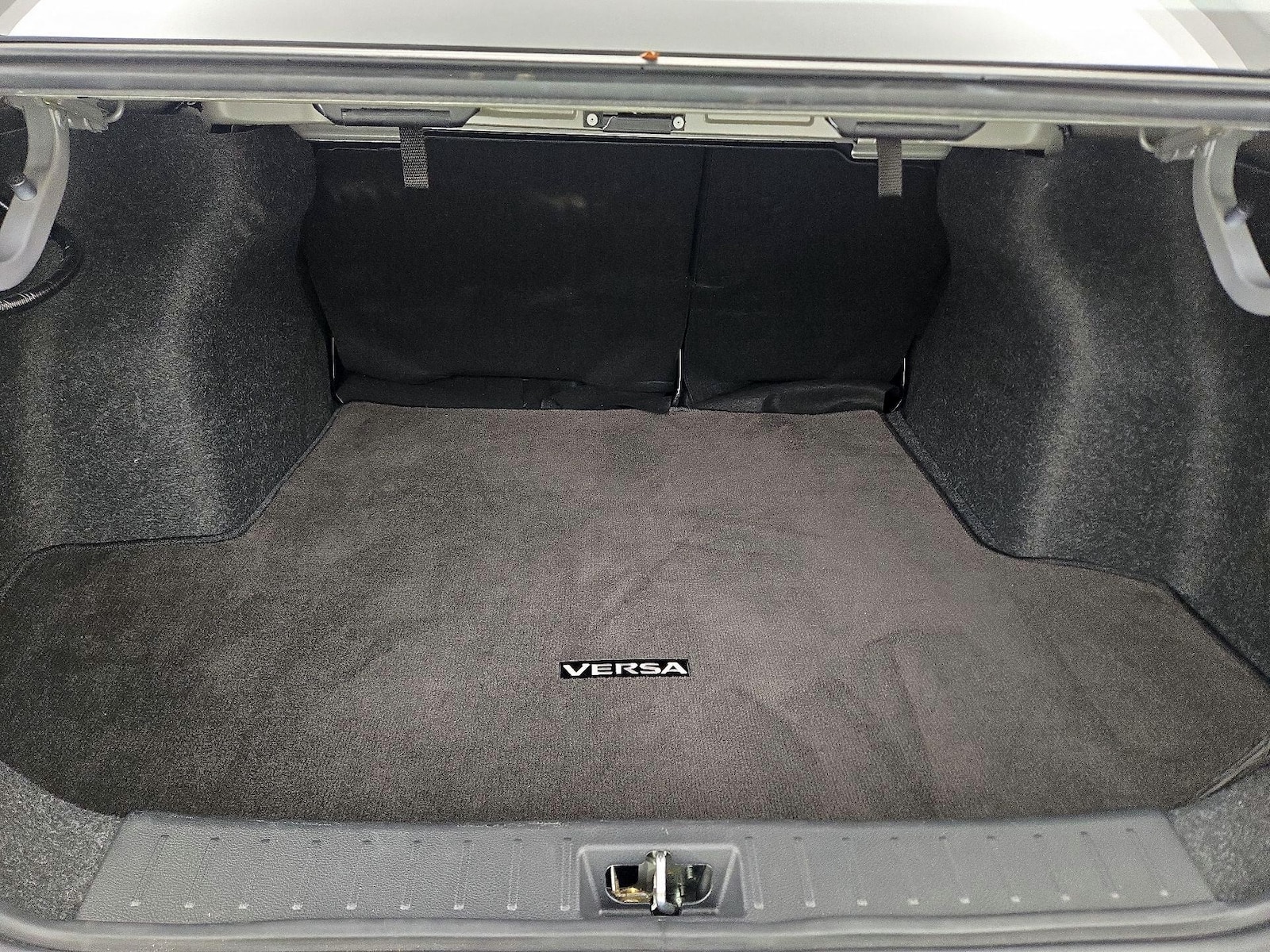 2025 Nissan Versa Sedan SV - Photo 20