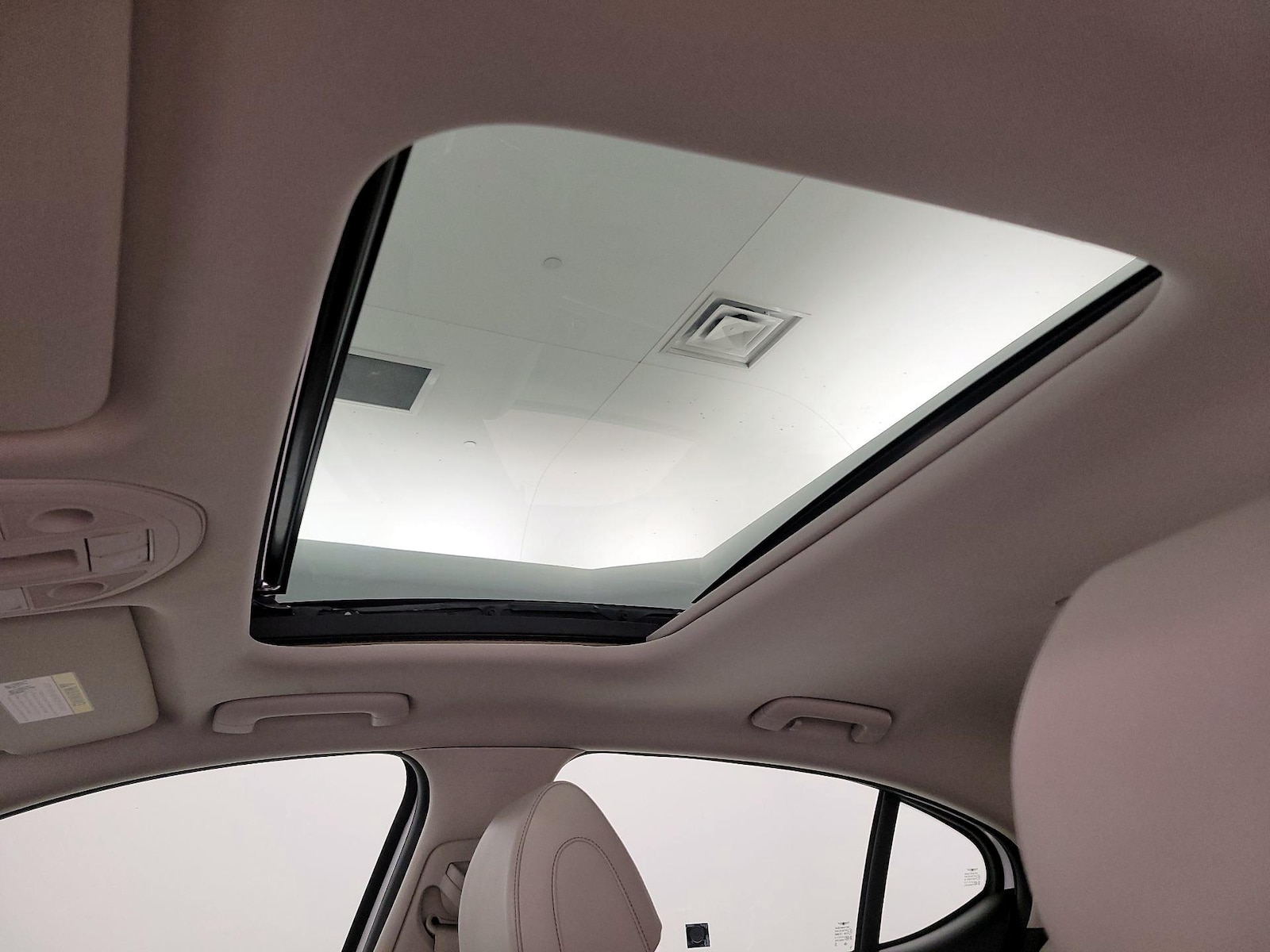 Sunroof(s) & Overhead Airbags