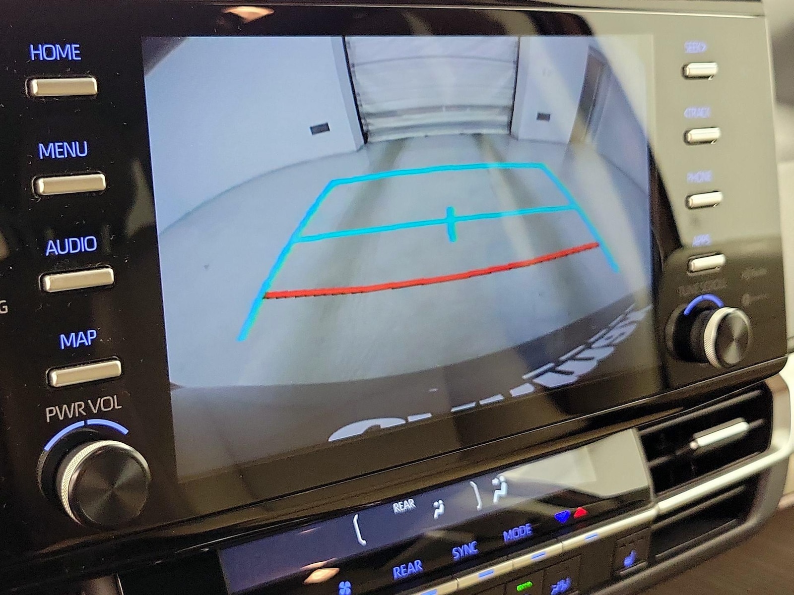 2022 Toyota Sienna XLE - Photo 15