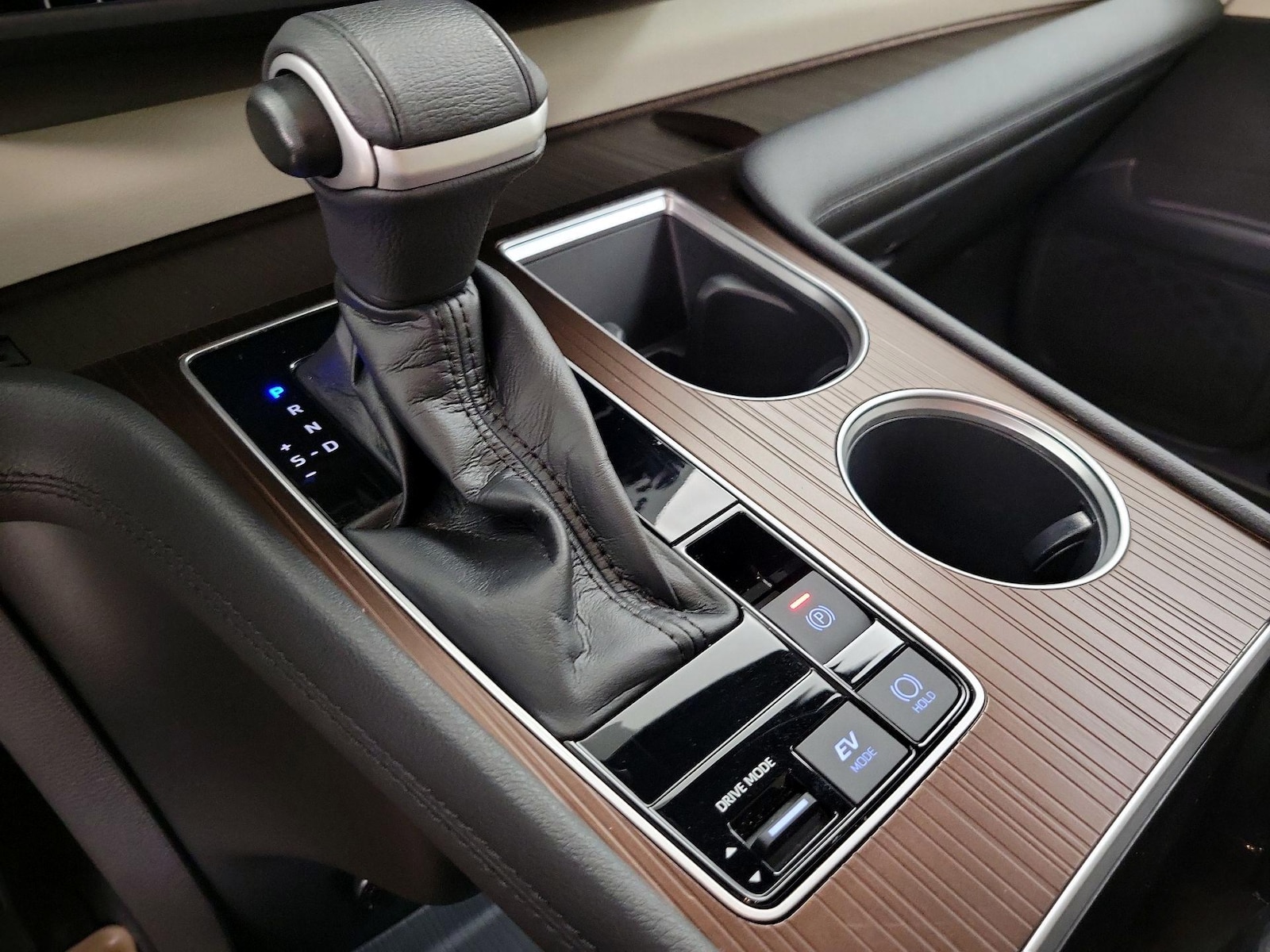 2022 Toyota Sienna XLE - Photo 18