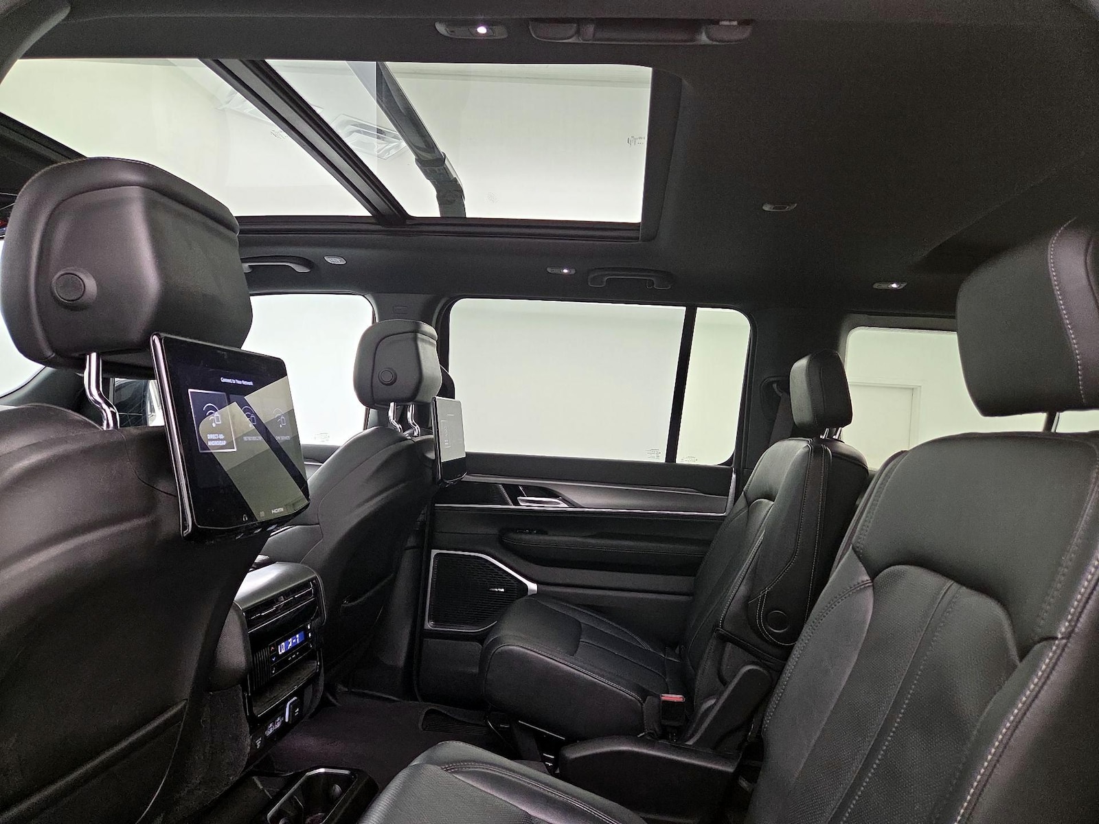 Panoramic Sunroof & Skylight(s)