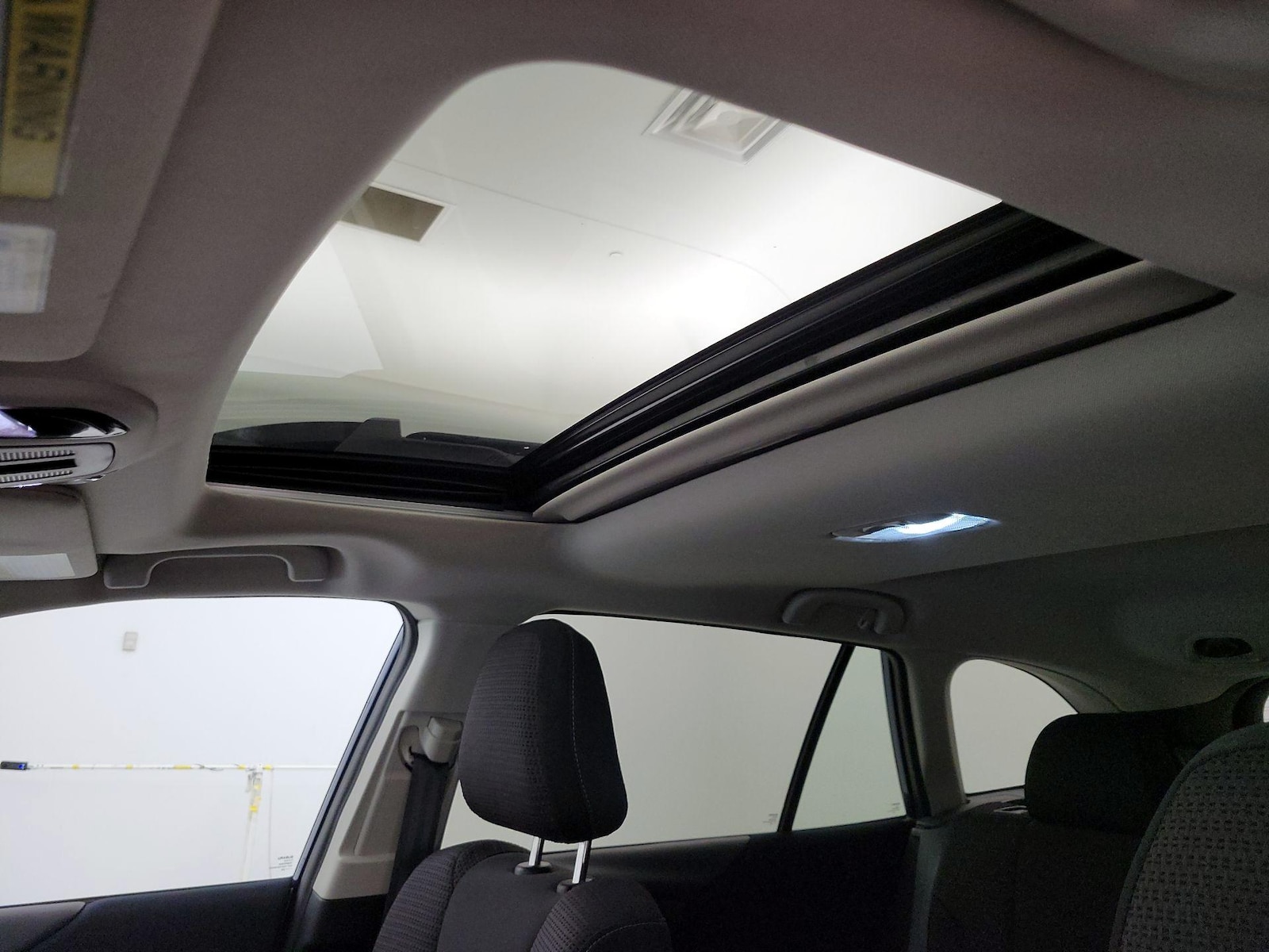 Sunroof(s) & Overhead Airbags