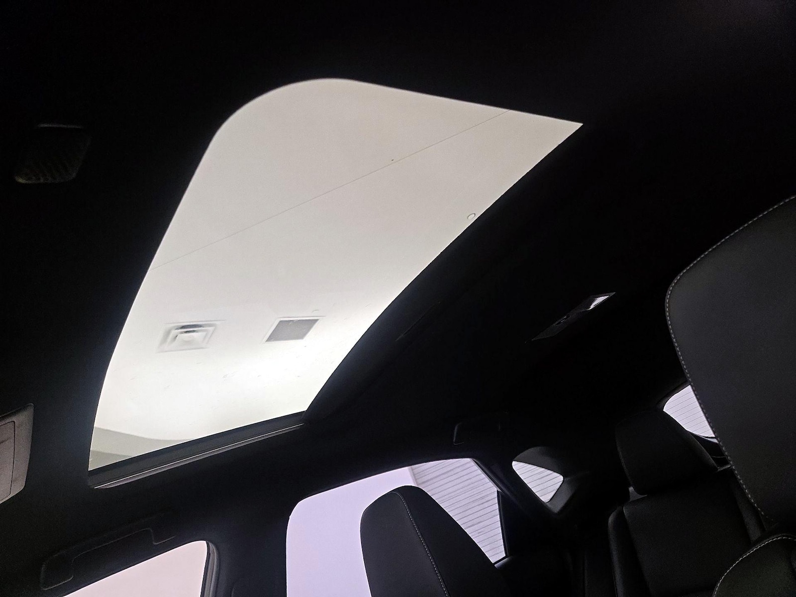 Sunroof(s) & Overhead Airbags