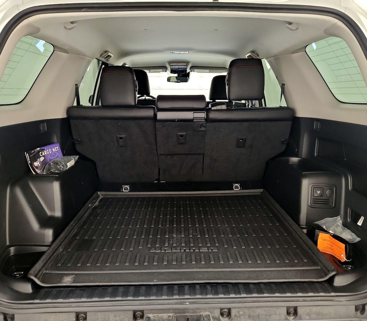 Trunk/Cargo (Seats Up)