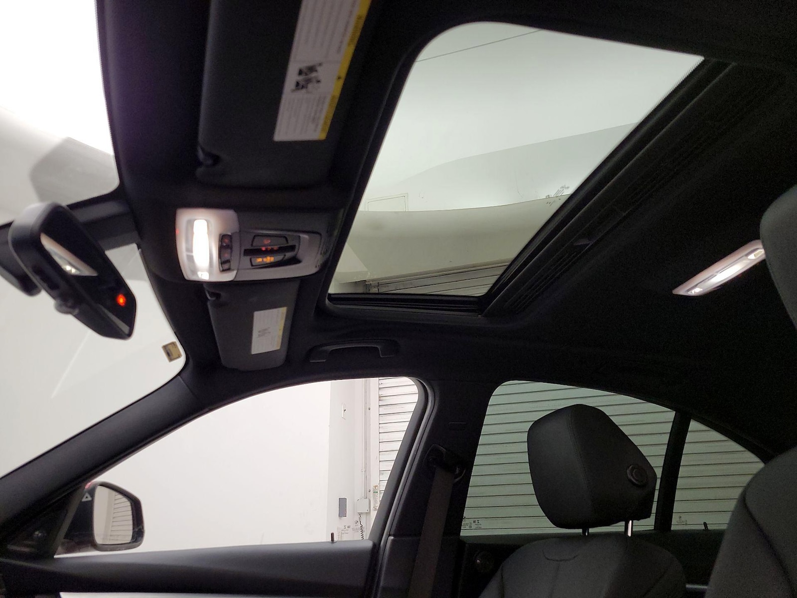 Sunroof(s) & Overhead Airbags