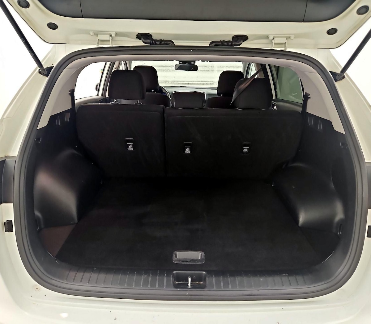 Trunk/Cargo (Seats Up)