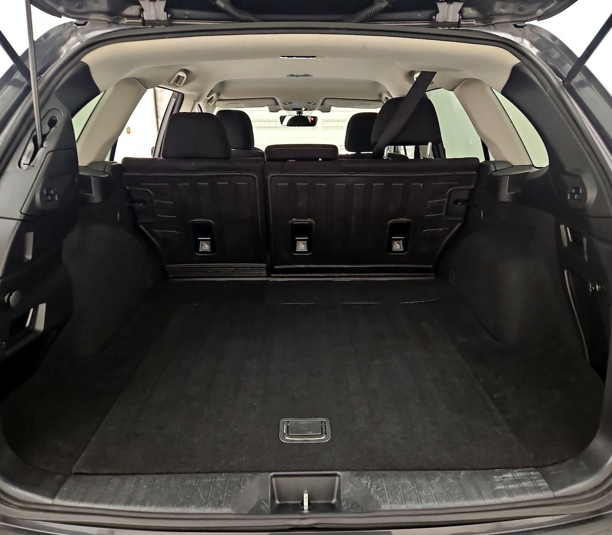 Trunk/Cargo (Seats Up)