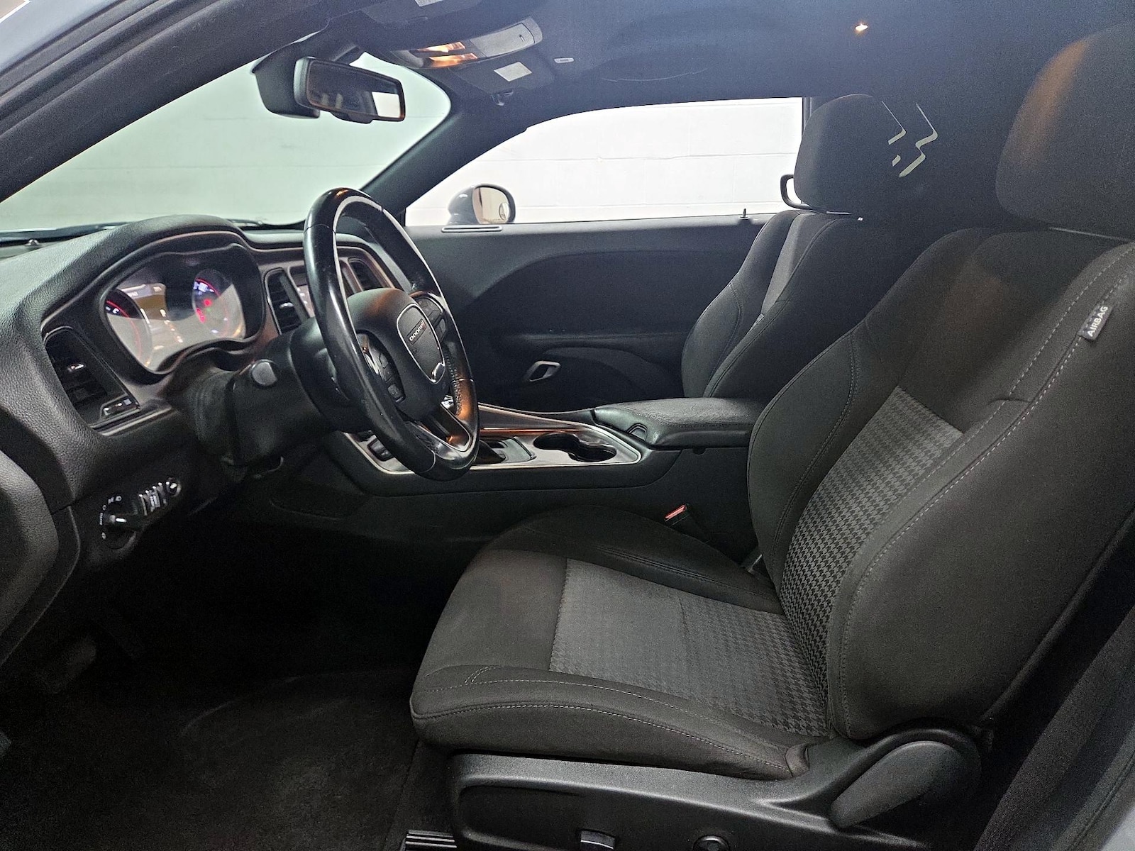 Power Seat(s) & Side Airbags