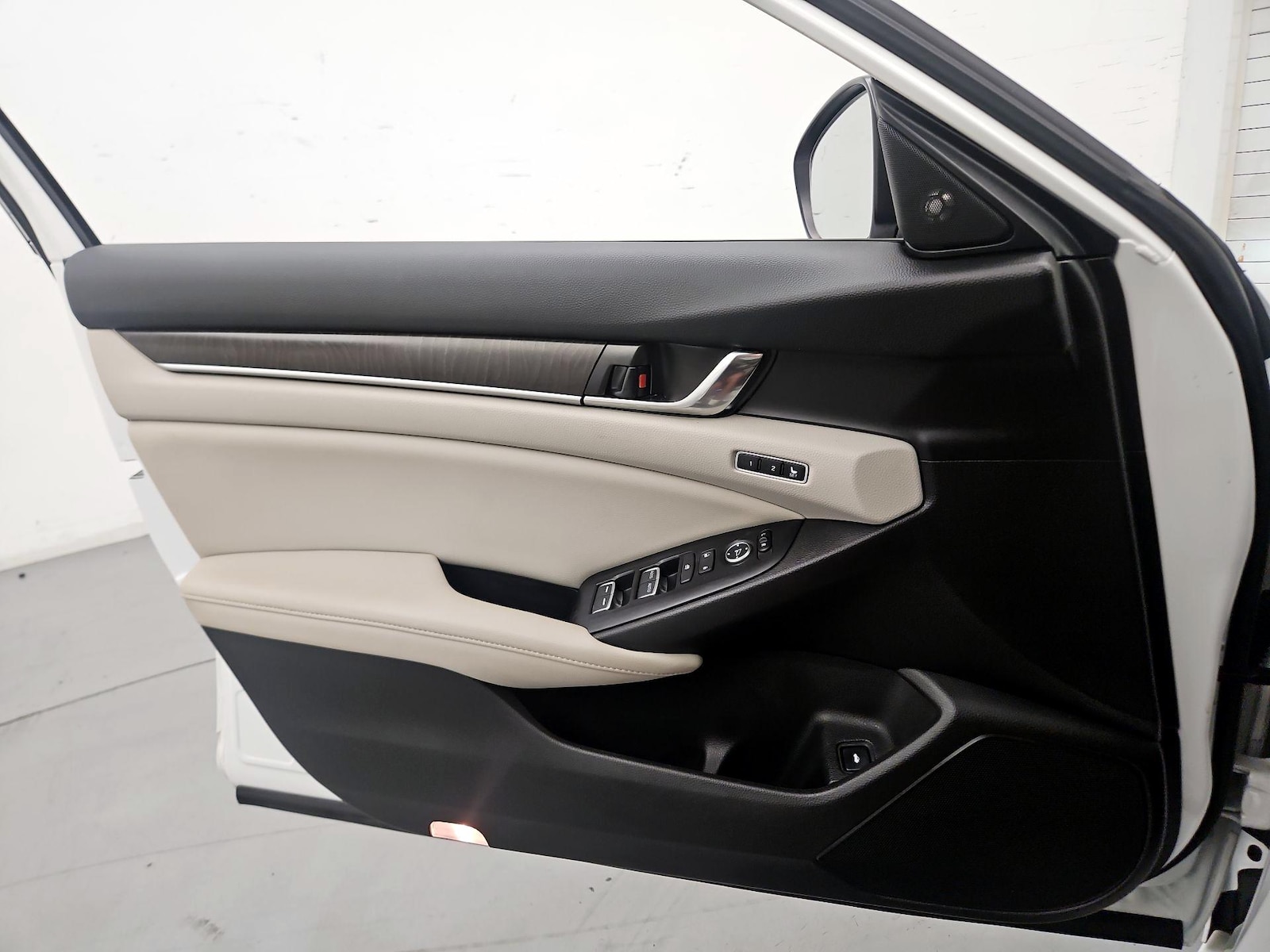 2021 Honda Accord Hybrid Touring - Photo 13