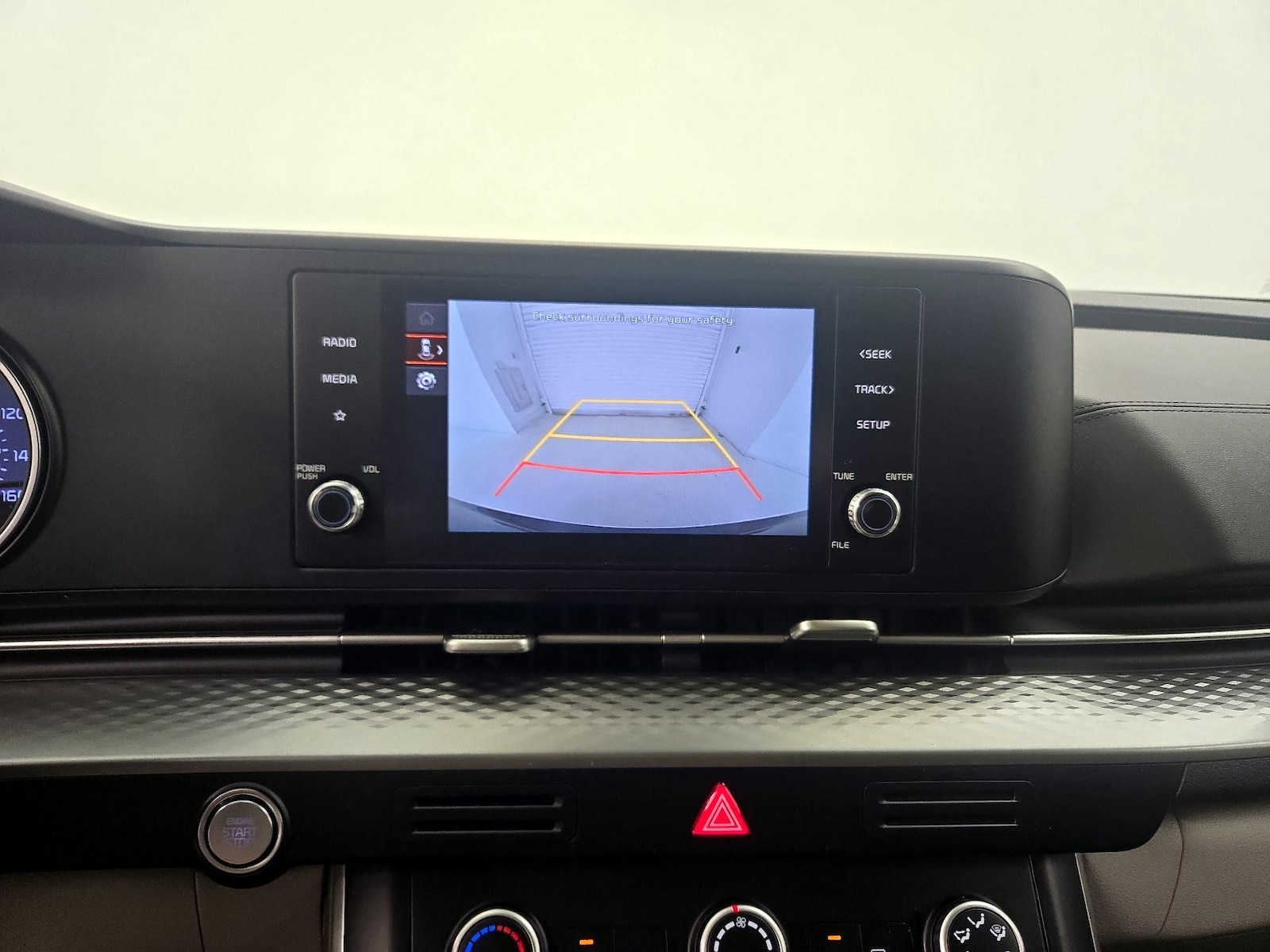 2024 Kia Carnival LX Seat Pkg - Photo 15