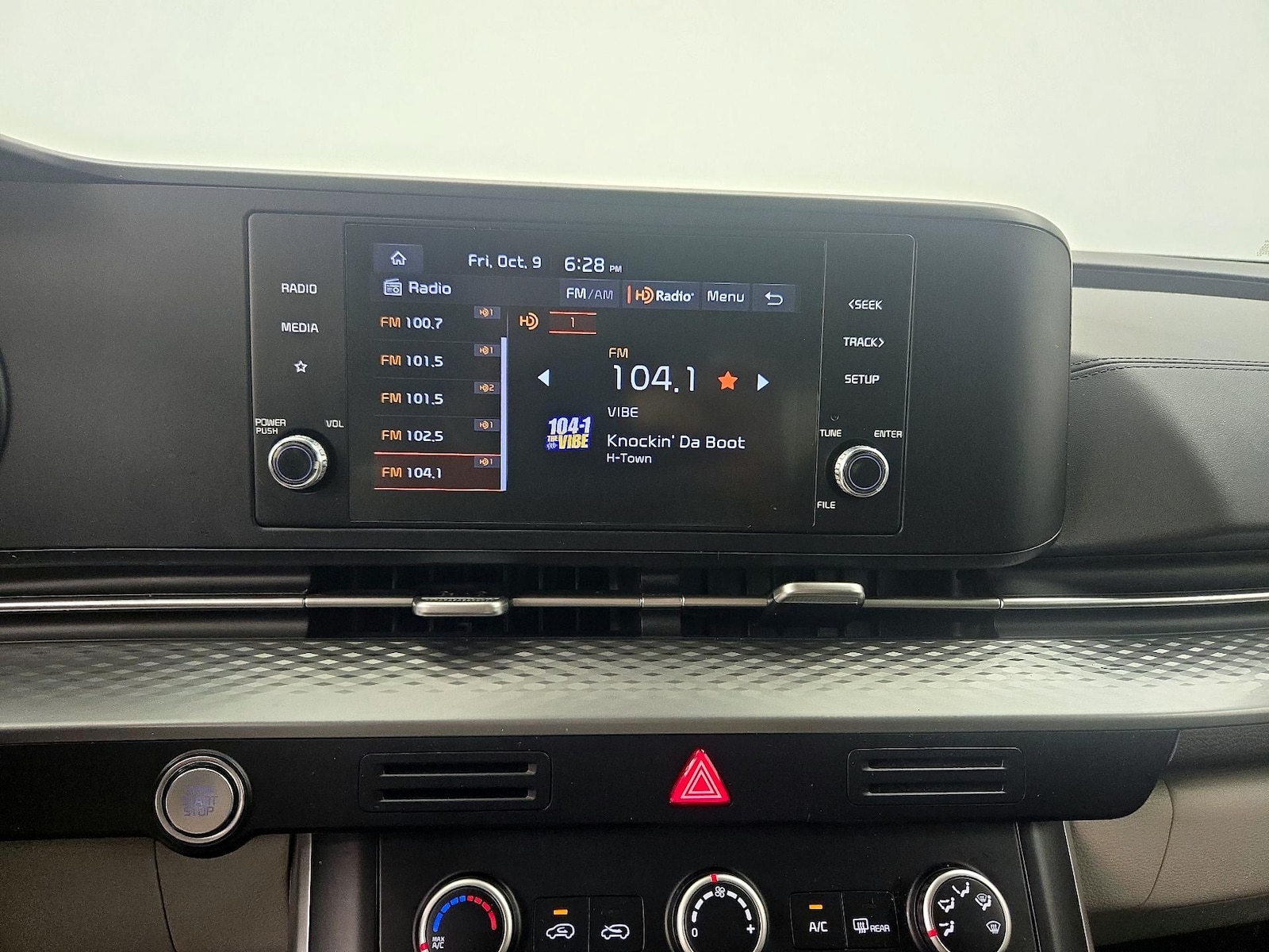 2024 Kia Carnival LX Seat Pkg - Photo 16