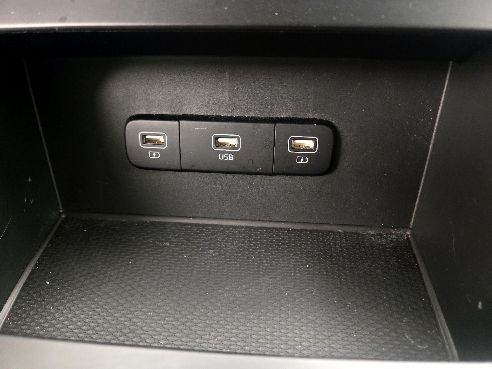 2024 Kia Carnival LX Seat Pkg - Photo 19
