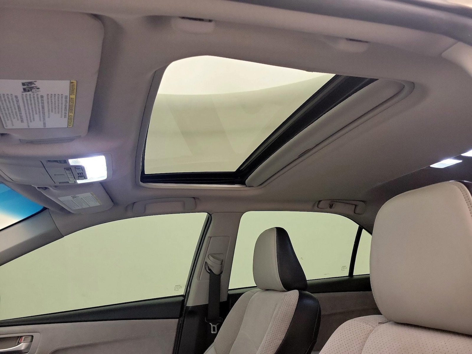 Sunroof(s) & Overhead Airbags