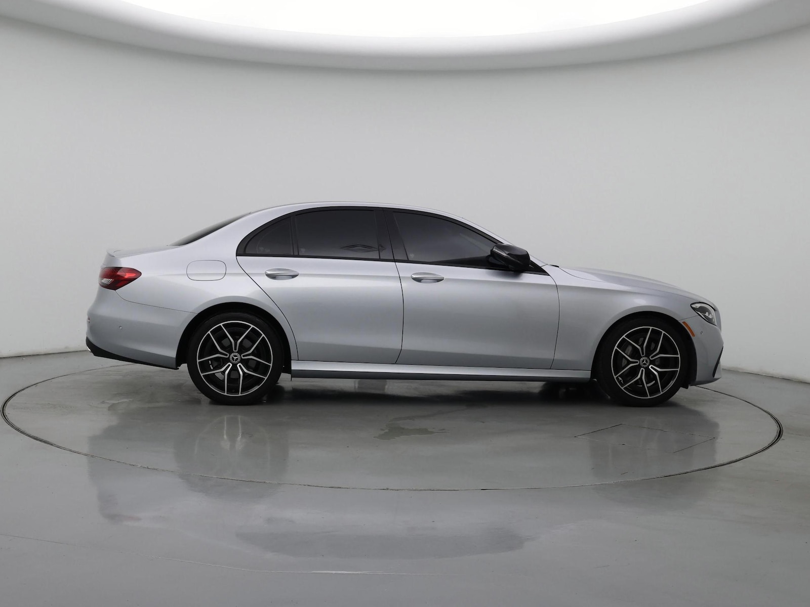 2022 Mercedes-Benz E-Class E350 - Photo 8