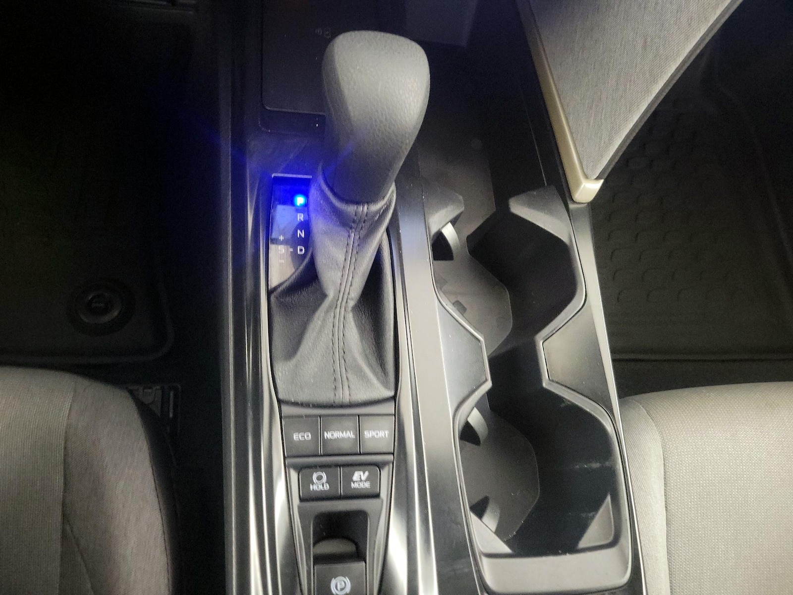 2026 Toyota Camry LE - Photo 18