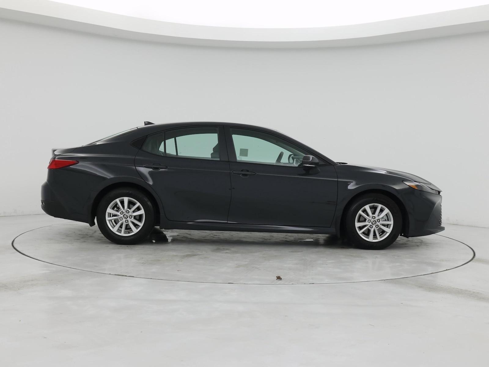2026 Toyota Camry LE - Photo 8