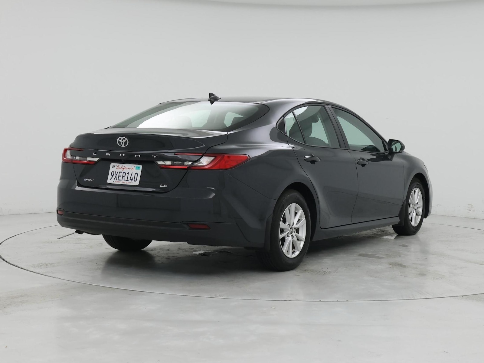 2026 Toyota Camry LE - Photo 9