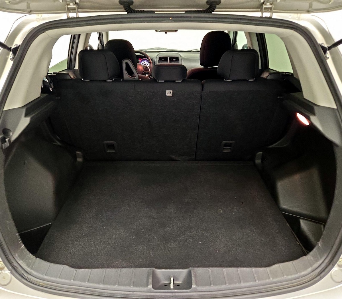 Trunk/Cargo (Seats Up)
