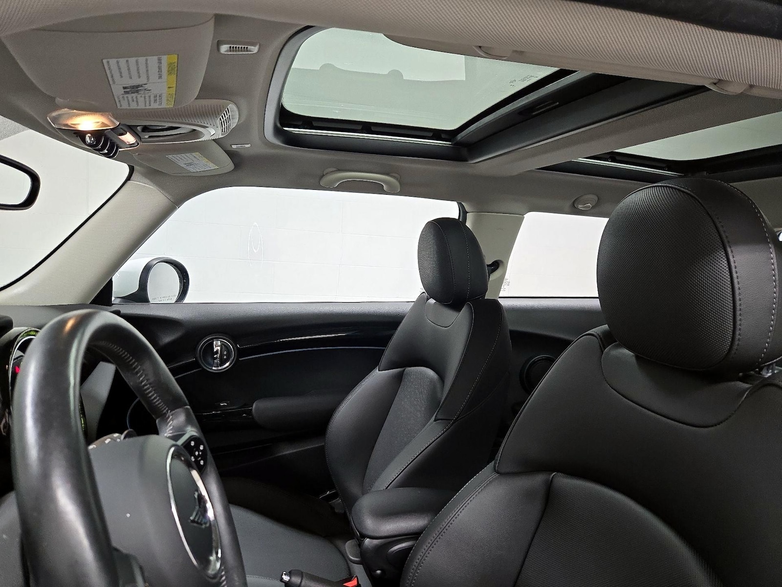 Panoramic Sunroof & Skylight(s)