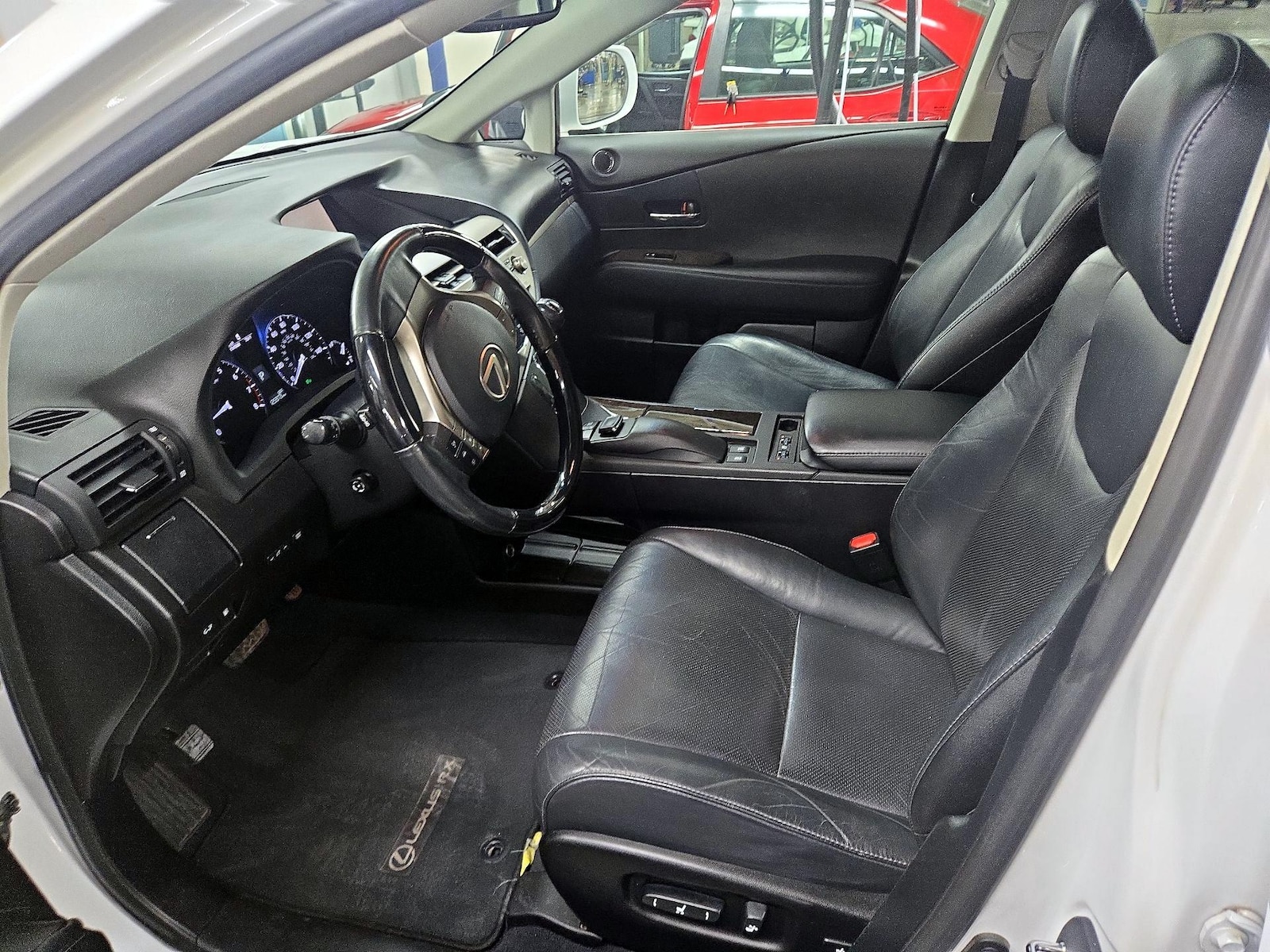 Power Seat(s) & Leather Seats