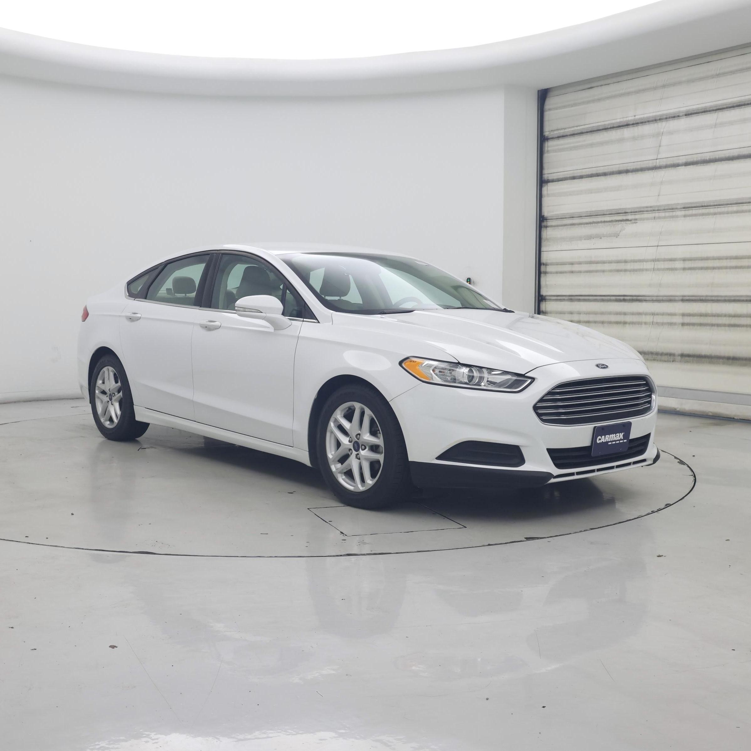 White 2016 Ford Fusion Sedan Front-Wheel Drive Automatic