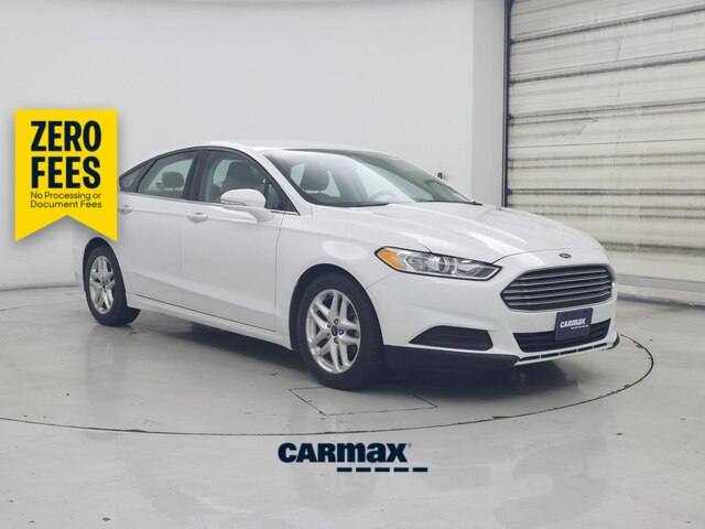White 2016 Ford Fusion Sedan Front-Wheel Drive Automatic
