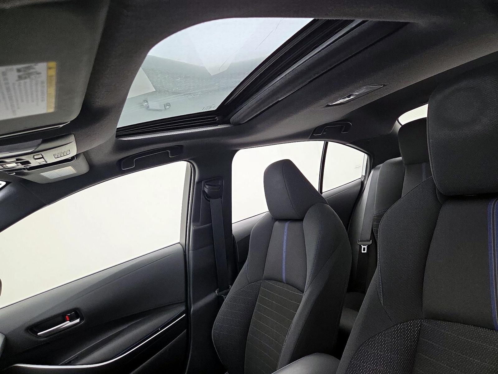 Sunroof(s) & Overhead Airbags