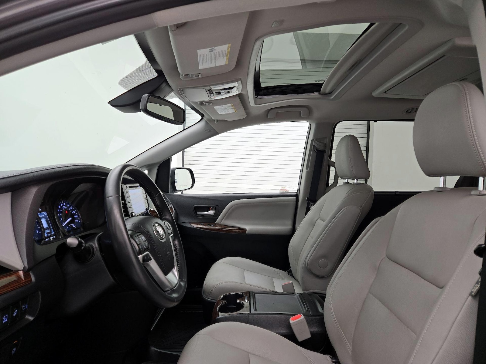 Sunroof(s) & Overhead Airbags