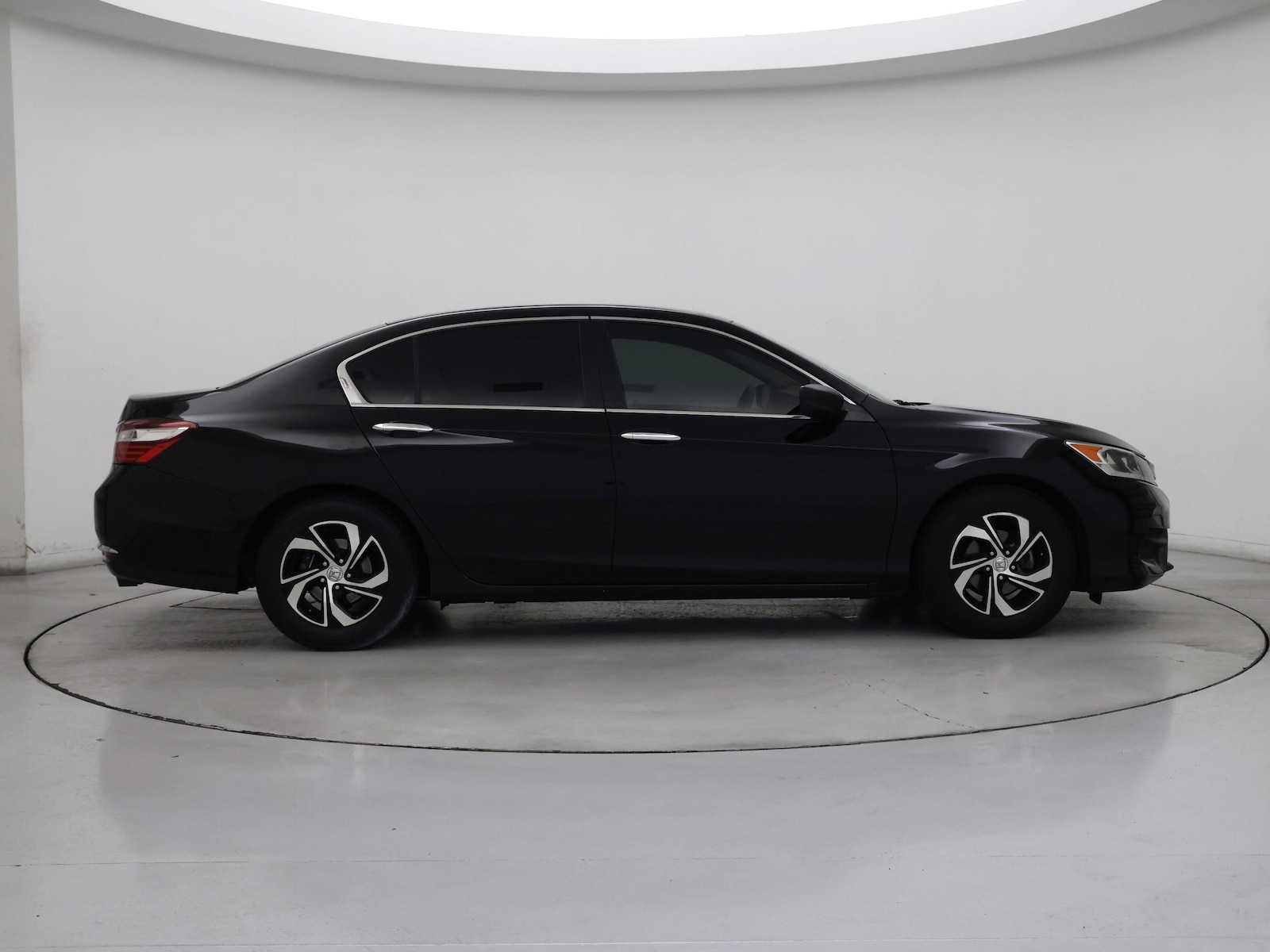2017 Honda Accord LX - Photo 8