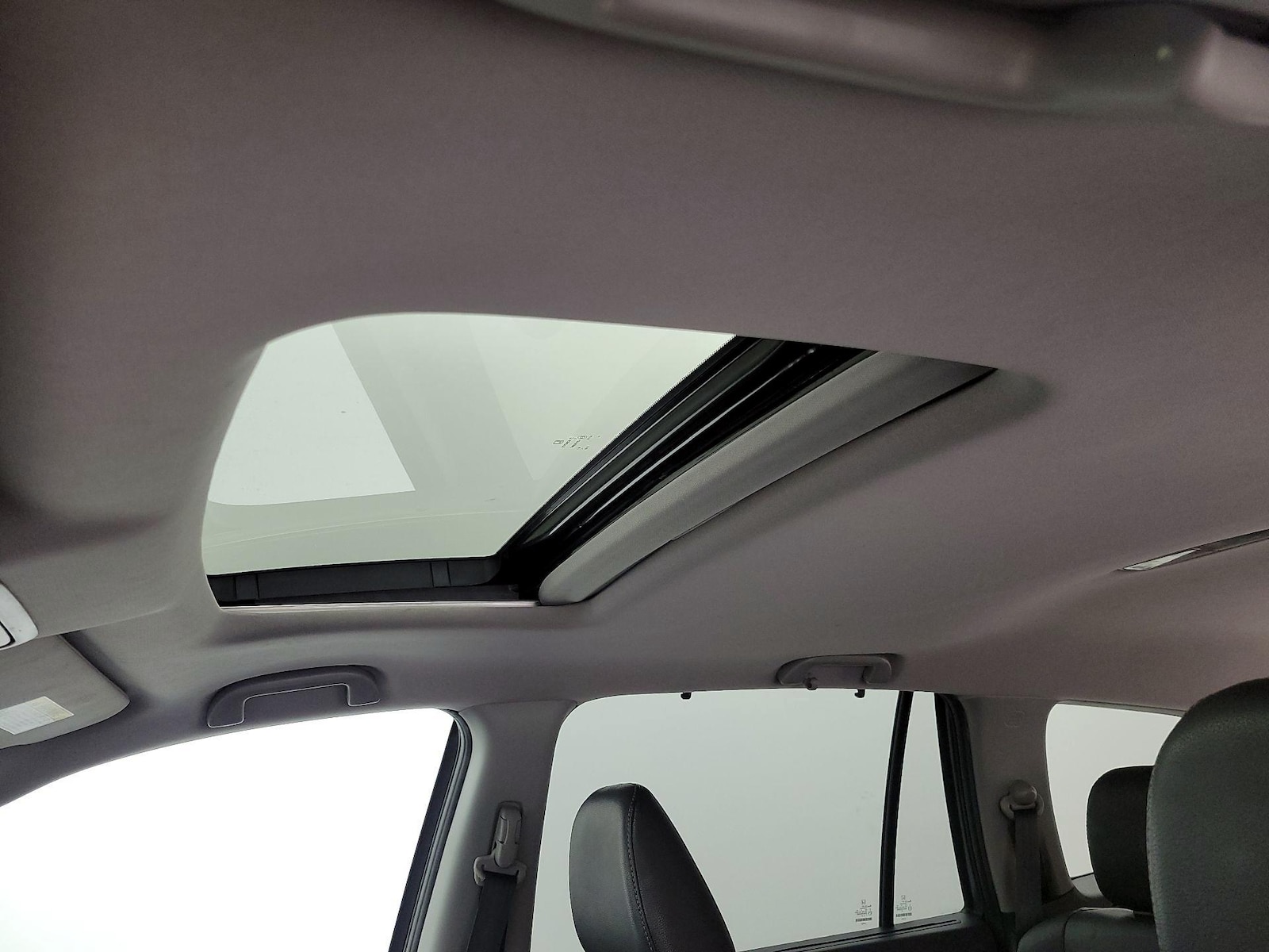 Sunroof(s) & Overhead Airbags