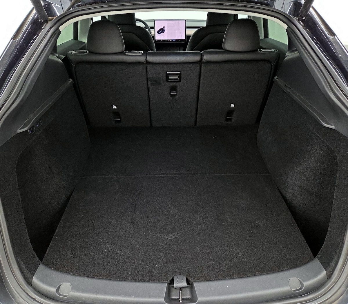 Trunk/Cargo (Seats Up)