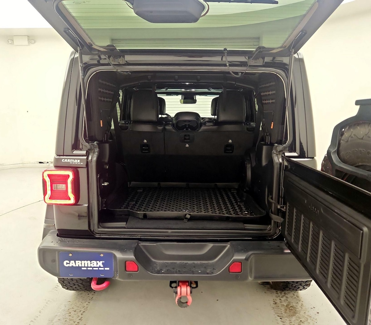Trunk/Cargo (Seats Up)