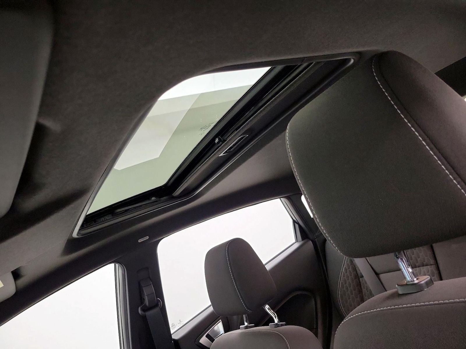 Sunroof(s) & Overhead Airbags
